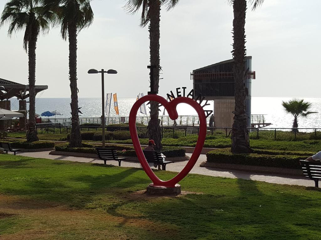Netanya Motel Pierre Экстерьер фото