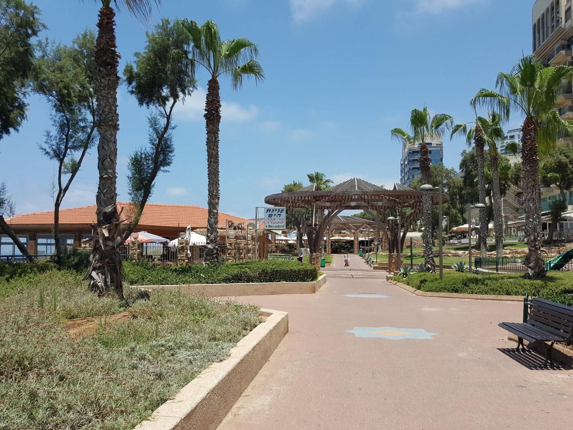 Netanya Motel Pierre Экстерьер фото