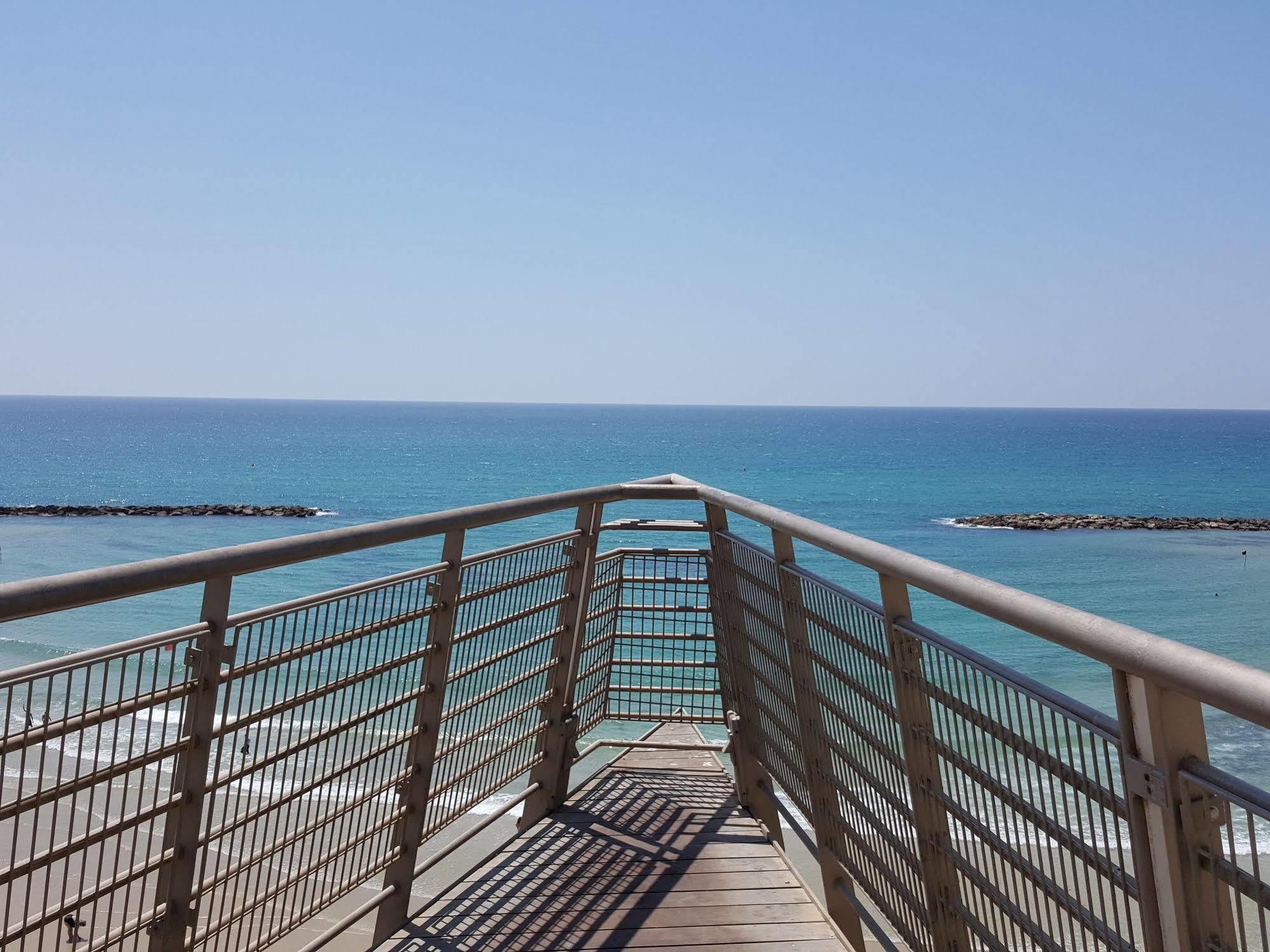 Netanya Motel Pierre Экстерьер фото