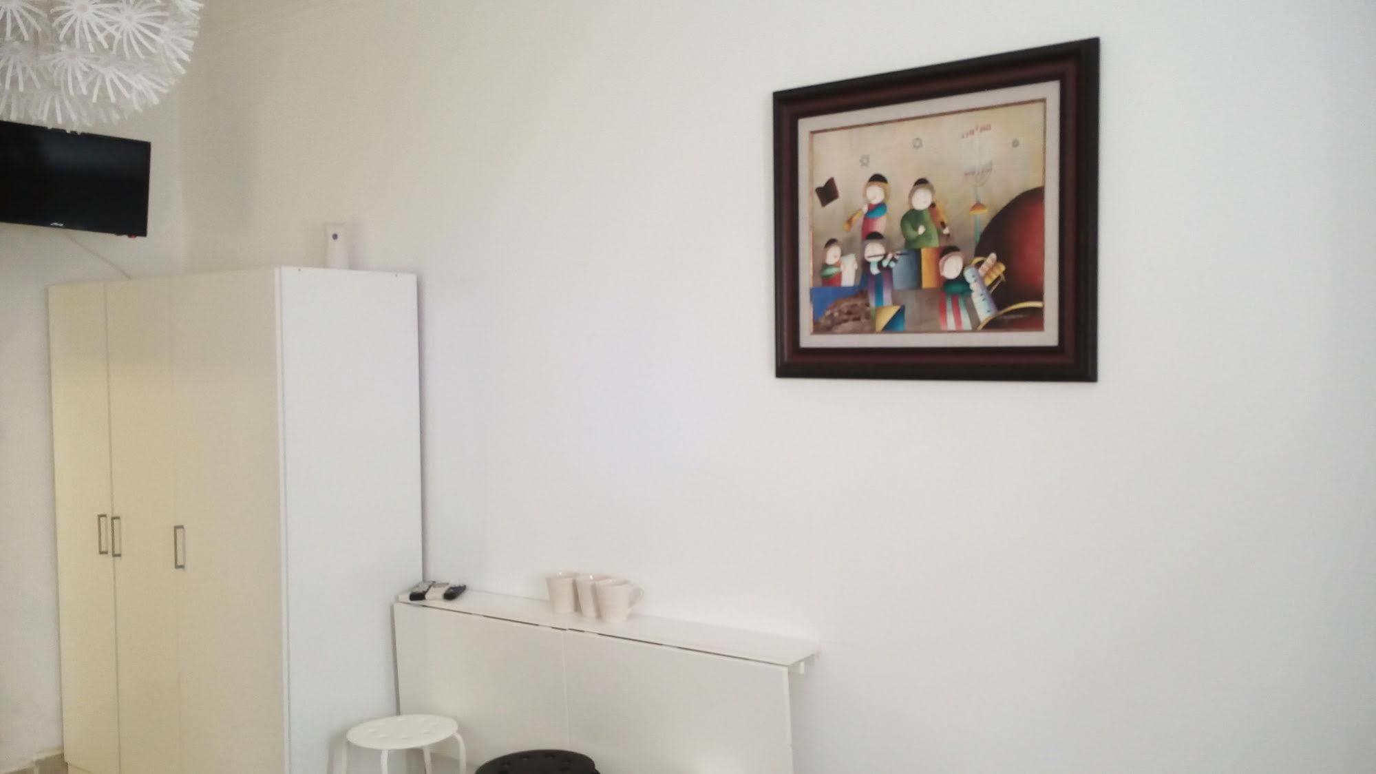 Netanya Motel Pierre Экстерьер фото