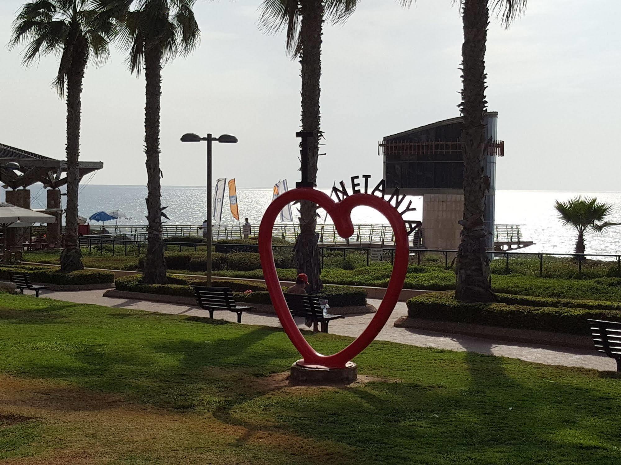 Netanya Motel Pierre Экстерьер фото